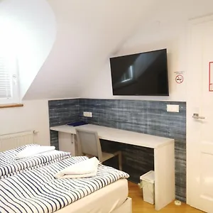 Hostel H2o 